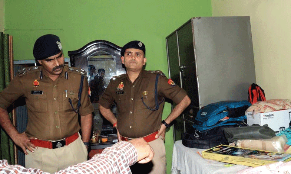 ప్రియుడితో కలిసి వివాహిత చేసిన పని.. పసిగట్టేసిన పోలీసులు ప్రియుడితో కలిసి వివాహిత చేసిన పని.. పసిగట్టేసిన పోలీసులు